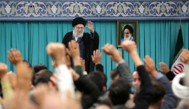 Trump schickt Kriegsschiffe „in Richtung Iran“: Khamenei flüchtet in Bunker