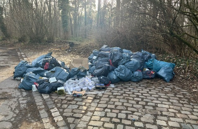 POL-E: Mülheim an der Ruhr: Überreste einer Cannabisplantage auf Parkplatz entsorgt ...