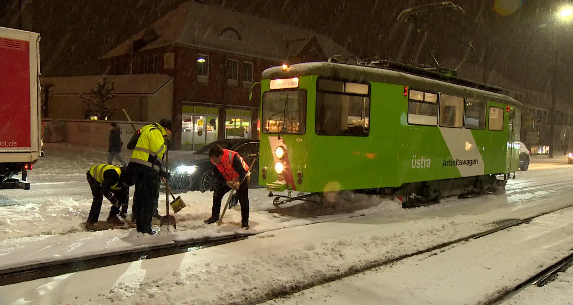 Schnee in Hannover: Stadtbahn der Üstra entgleist nach Wintereinbruch