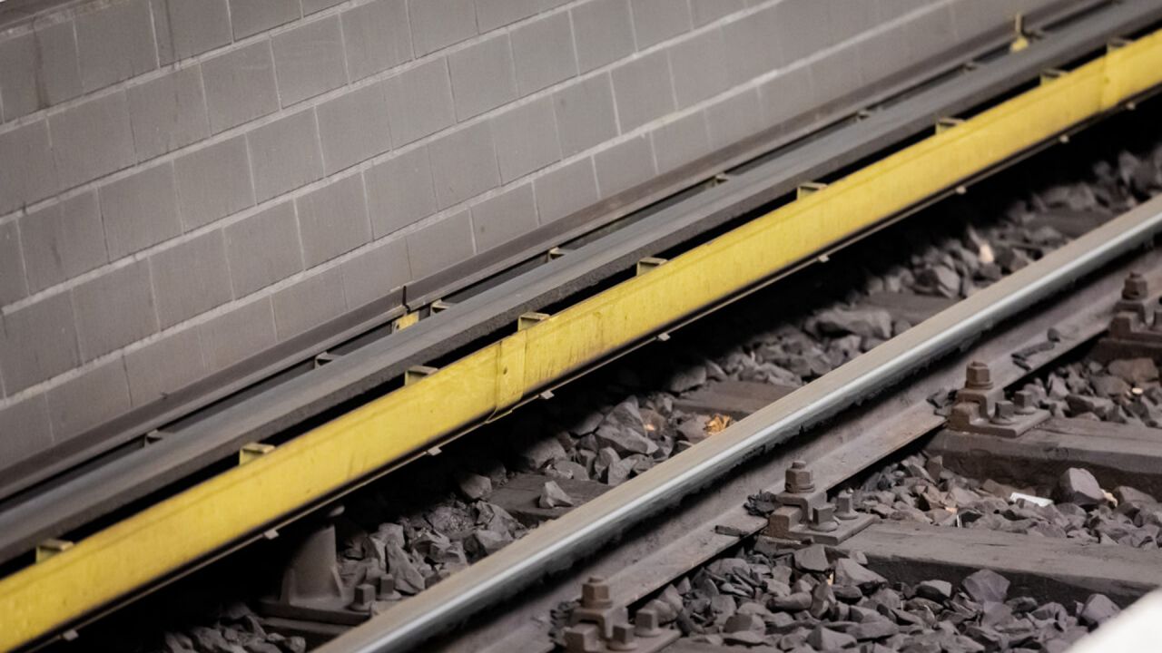 Warum im Gleisbett von U- und S-Bahn akute Lebensgefahr besteht