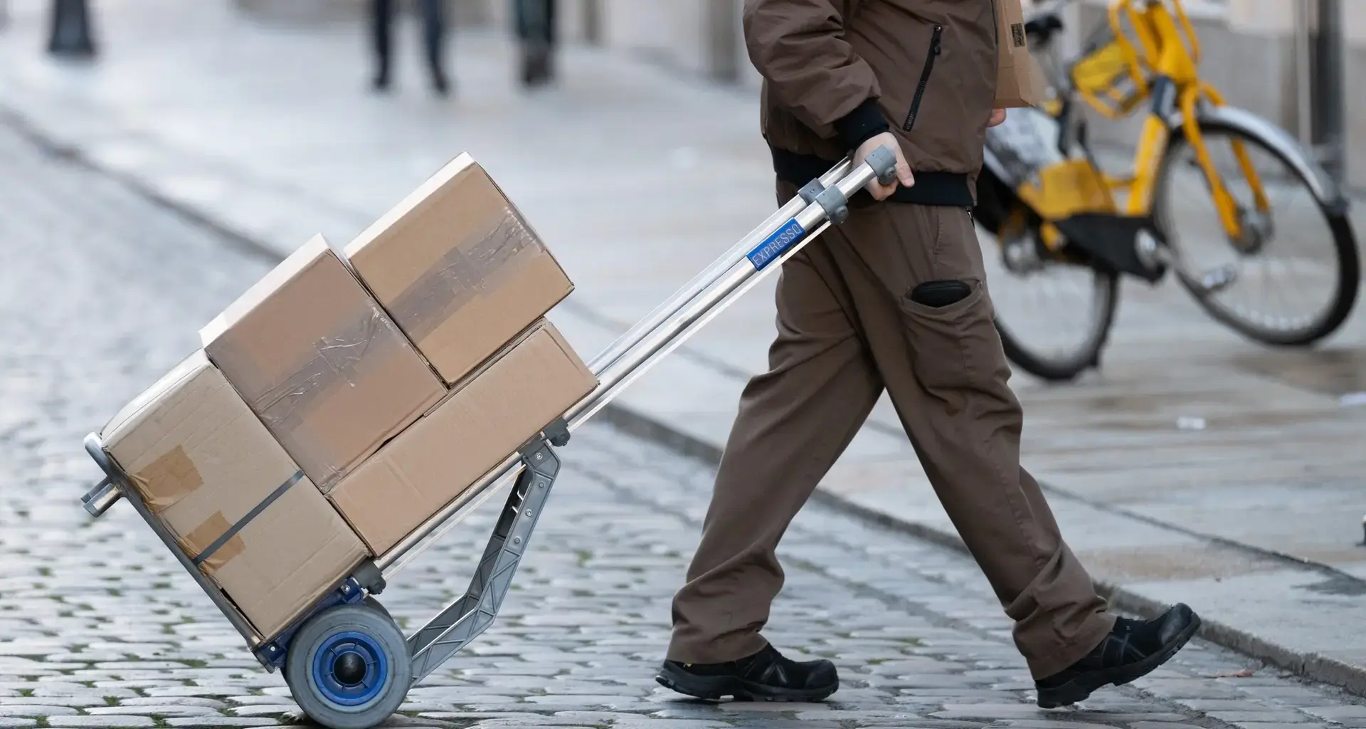 Paketbote wollte offenbar Elektronik aus Paketen weiterverkaufen