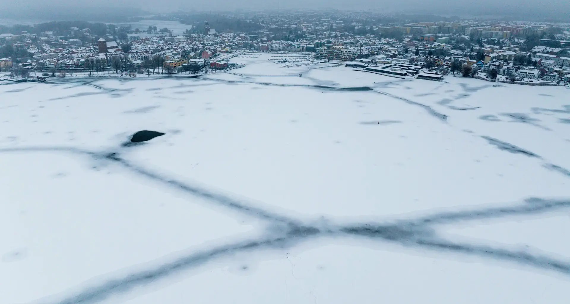 Müritz komplett zugefroren - Eisdicke bis 25 Zentimeter