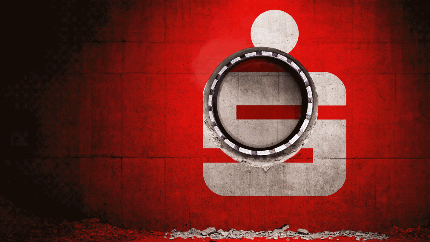 Bankraub: Eine Animation einer Wand mit einem Sparkassen-Logo, bei dem sich ein Bohrer durch die Wand bohrt