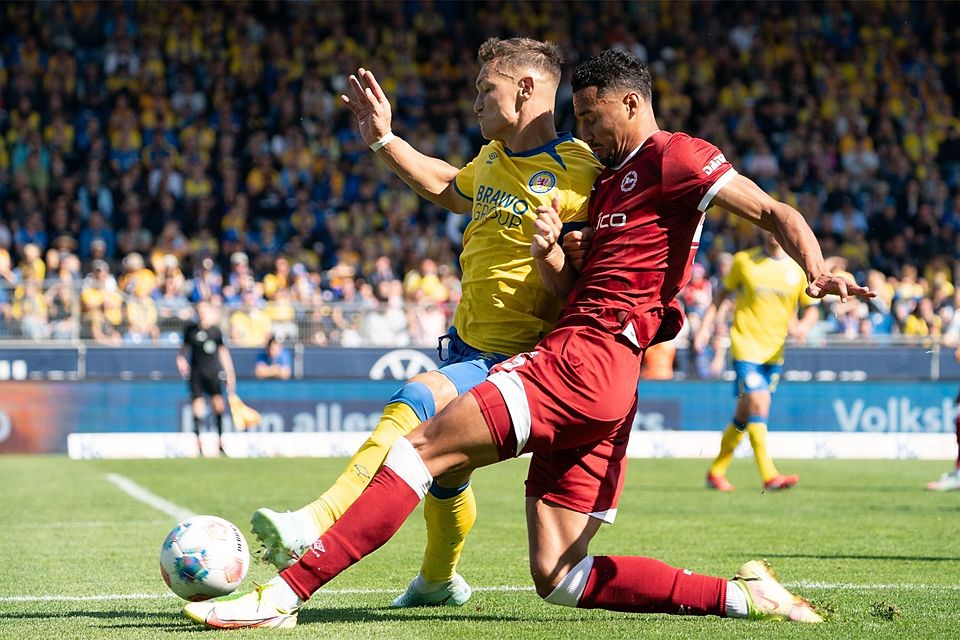 Ocansey (in Rot) hofft auf mehr Spielpraxis auf hohem Niveau in Aue.