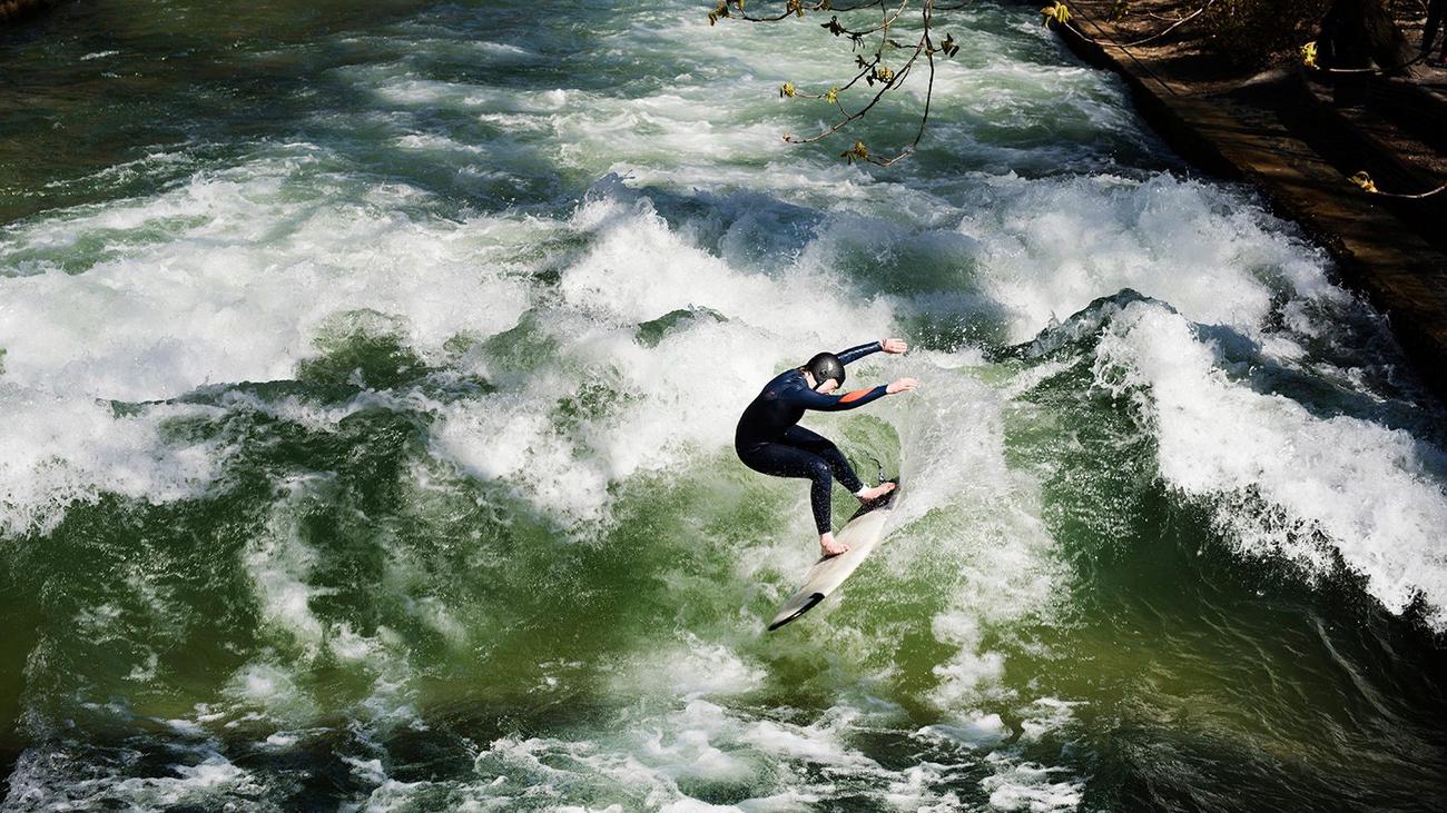 Eisbachwelle in München: Monaco Schanze