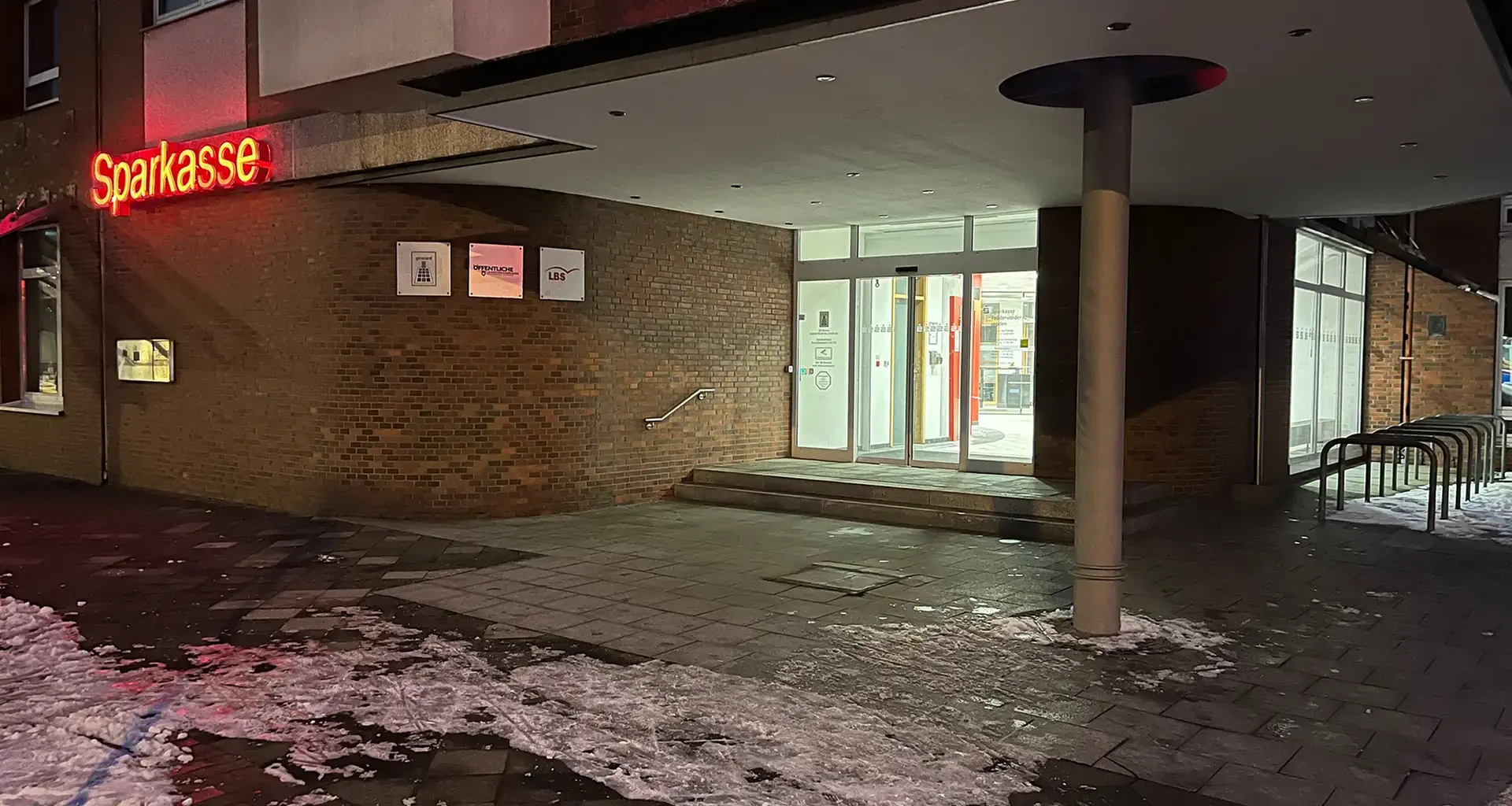 Sparkasse in Wilhelmshaven: Mehrere Bank-Schließfächer aufgebrochen