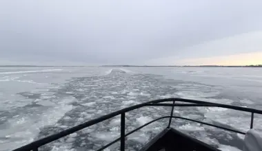 Hiddensee eingeschlossen: Eisbrecher darf nun doch Passagiere befördern