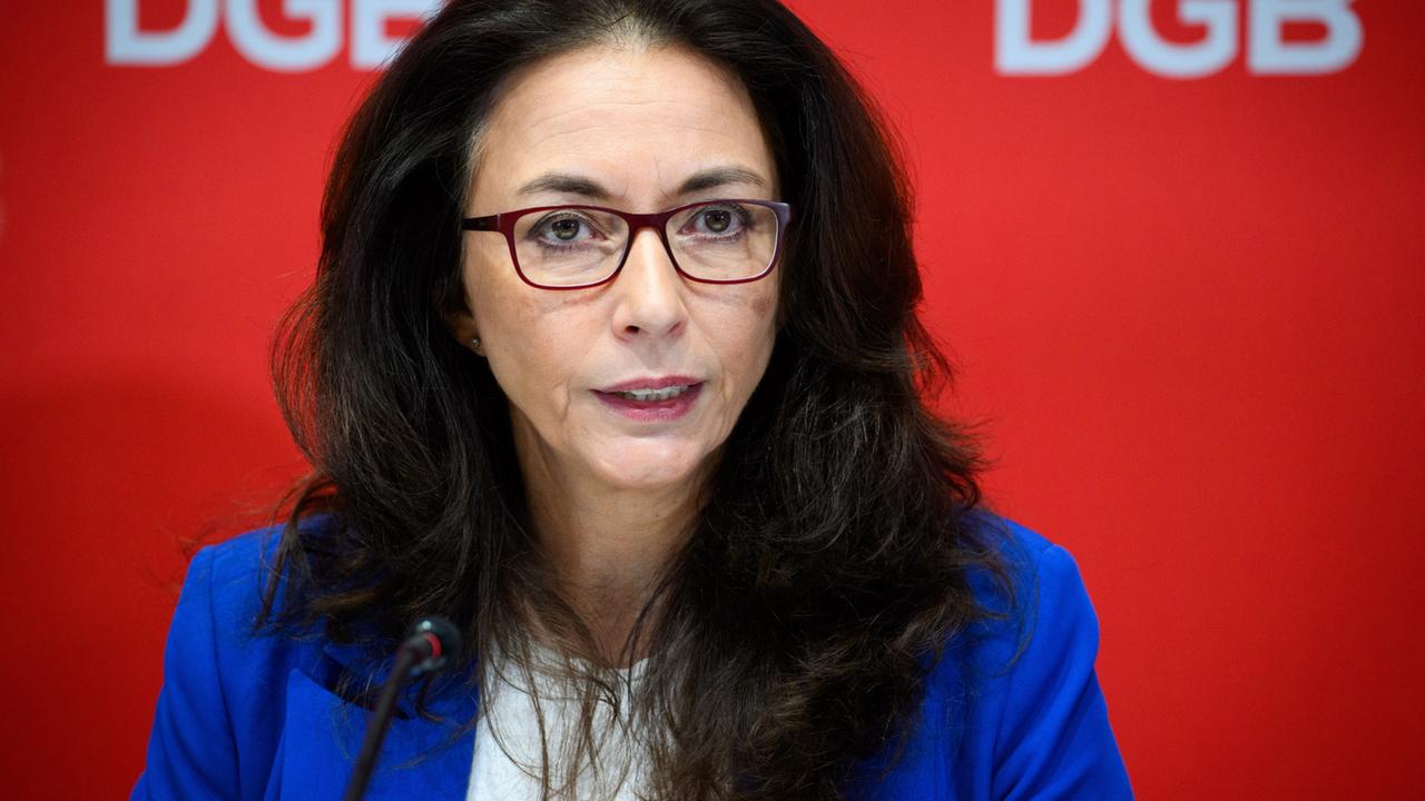 Höchstarbeitszeit: Gewerkschaften kritisieren Bundesregierung scharf