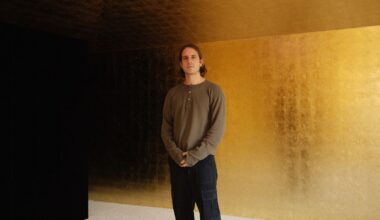 So verwandelte ein Künstler in Madrid einen kühlen Neubau in ein goldglänzendes Refugium