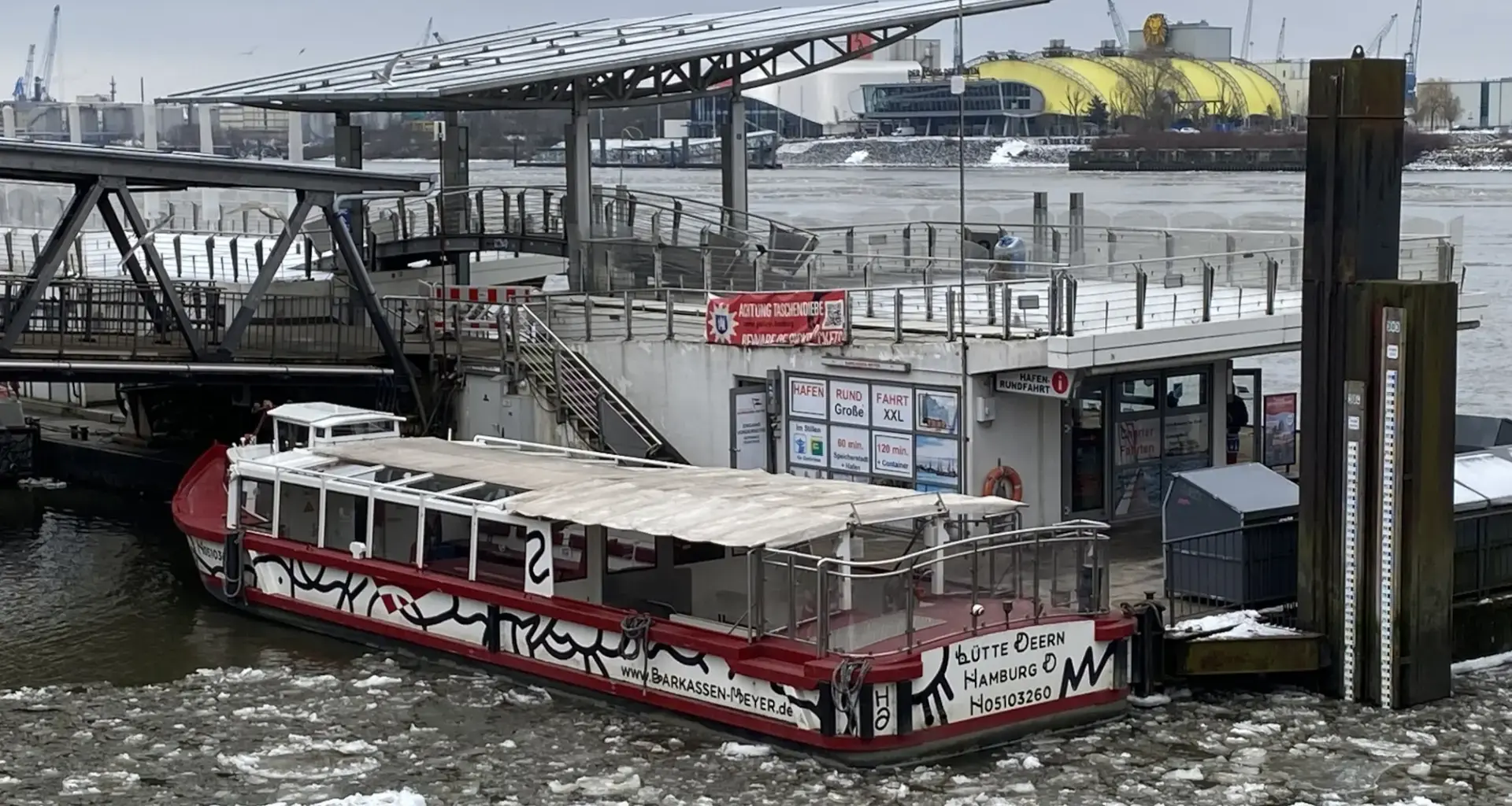 Eisiger Winter macht Hamburger Schiffsverkehr Probleme