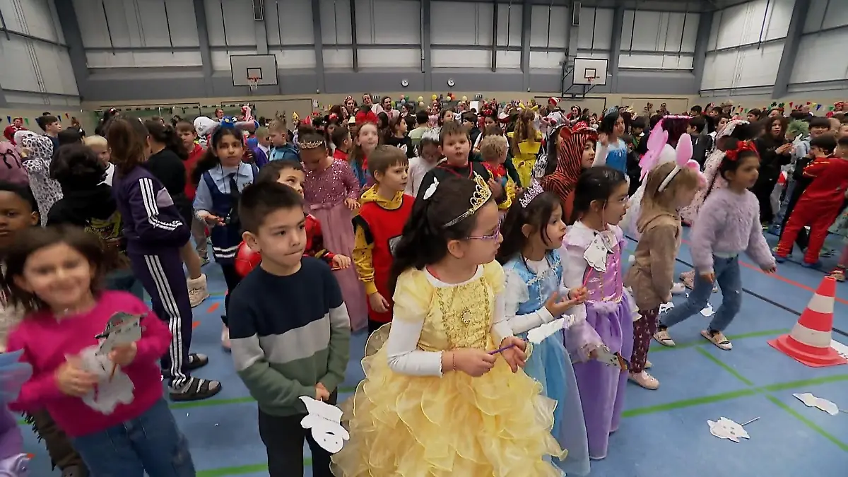 „Pänz große Pause“ - karnevalistische Konzerttour durch Schulen in Köln