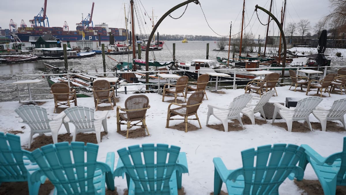 Leichter Schnee in Hamburg - Stadtreinigung im Einsatz