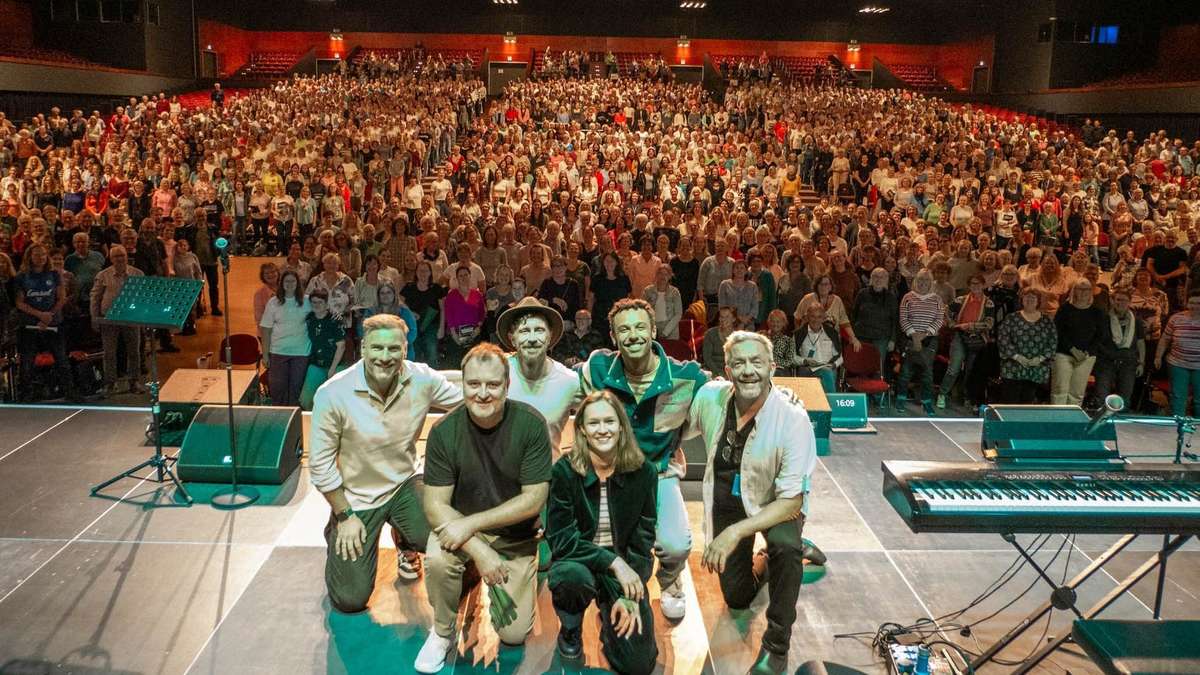 Annette Kosek und Ann-Marie Seidl singen mit 3000 Sängern in der Westfalenhalle bei Chormusical mit