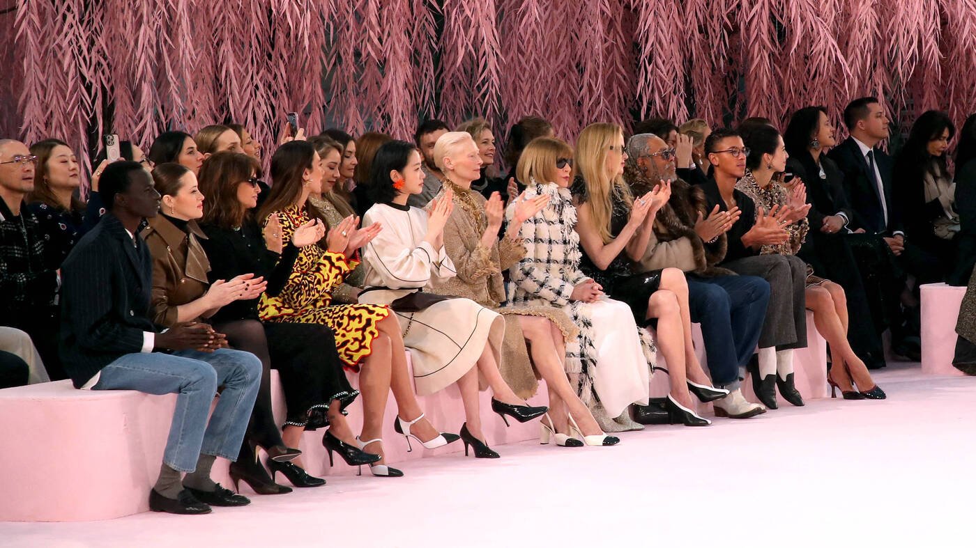 Tratsch, teure Mode und ein Treppenwitz