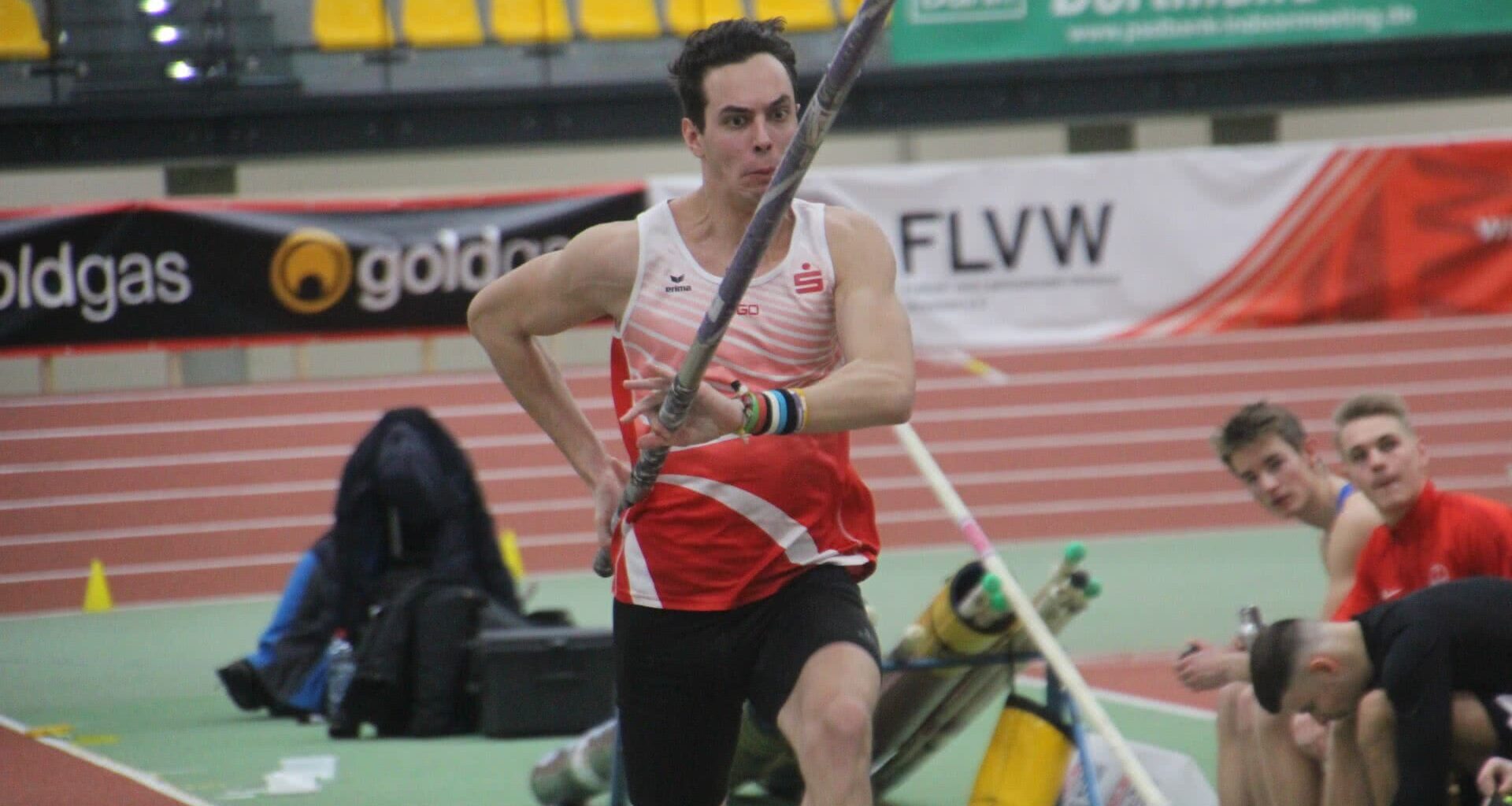 Constantin Rutsch schwingt sich im Stabhochsprung über 5,43 Meter