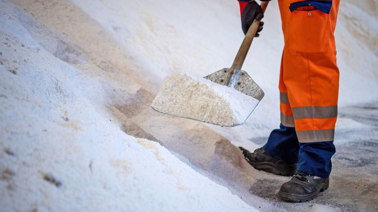 Berliner Senat erlaubt ab sofort Tausalz auf vereisten Gehwegen