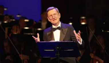 Michael Kessler zelebriert Loriots "Der Ring an einem Abend" in Kiel