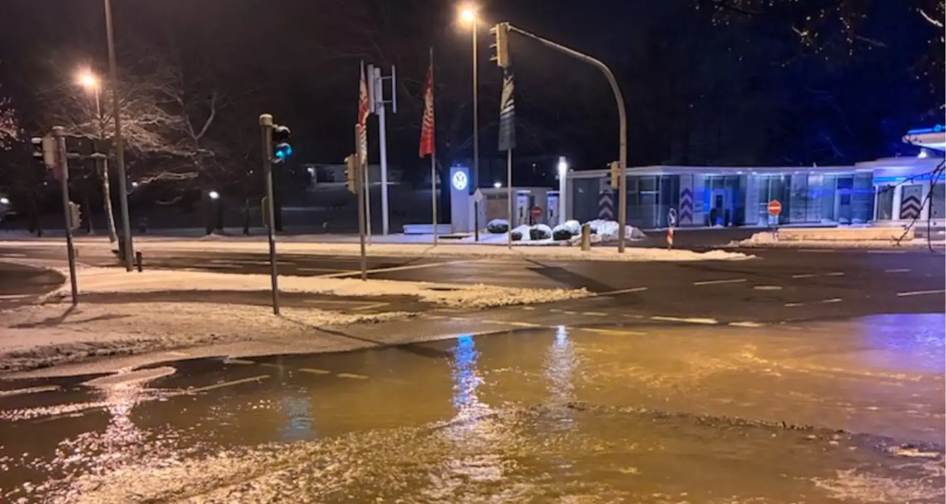 Wasserrohrbruch in Wolfsburg beeinträchtigt Stadtverkehr
