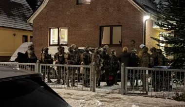 SEK überwältigt mutmaßlichen Waffenhändler: Durchsuchung in Tonndorf