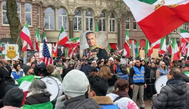 Hamburg: Tausende Menschen protestieren gegen das Iran-Regime