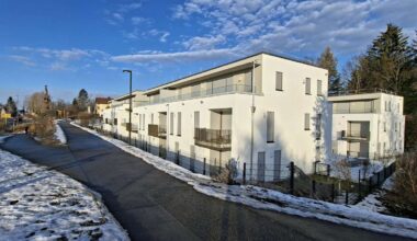 Rätsel um zwei leerstehende Mehrfamilienhäuser nahe München – Jetzt spricht der Eigentümer