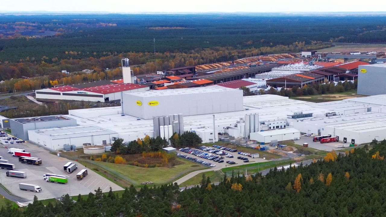 Oberverwaltungsgericht setzt Ausbau der Red-Bull-Fabrik in Baruth vorläufig aus