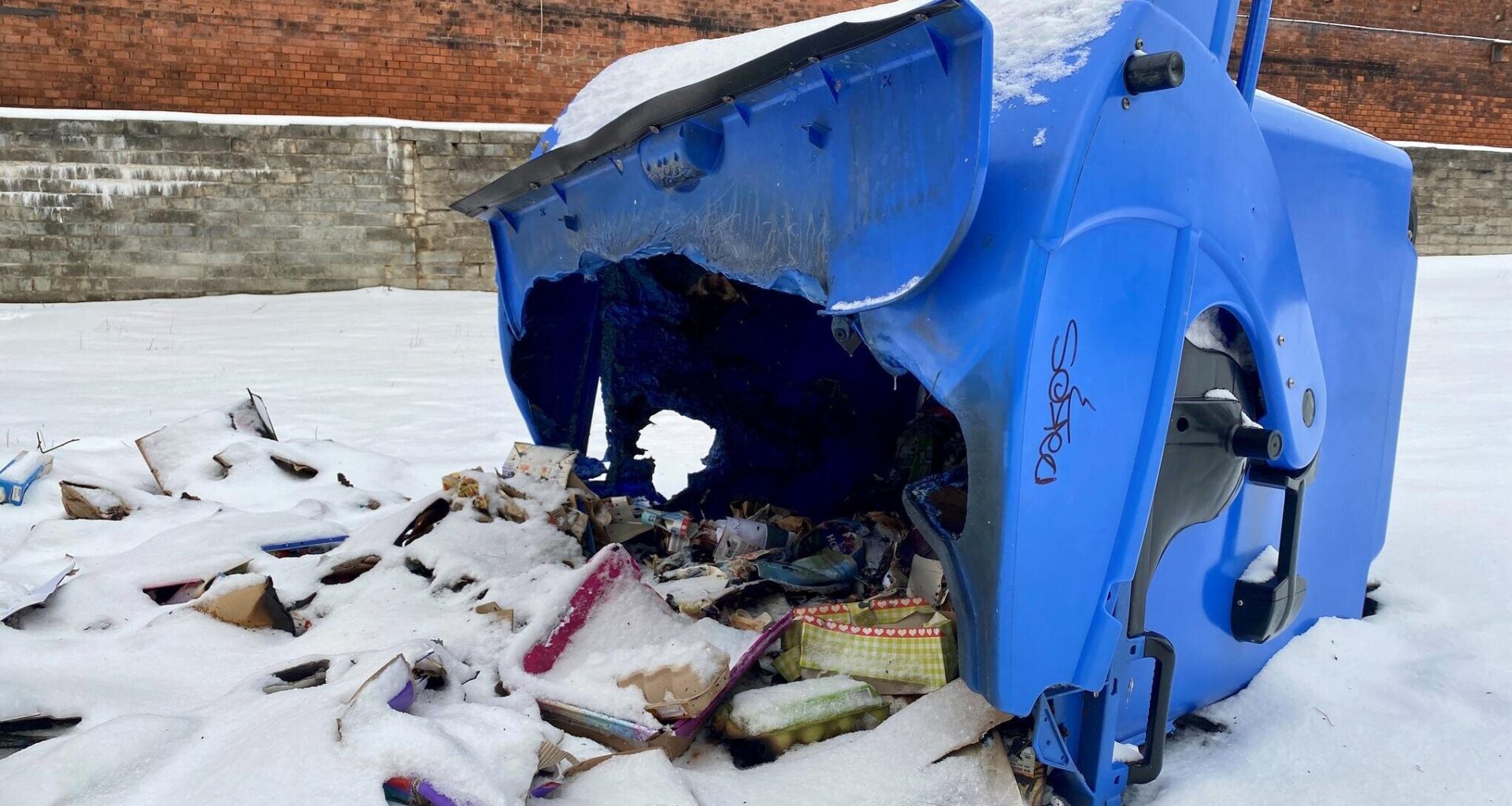 Nächtliches Feuer im Hof schreckt Anwohner auf
