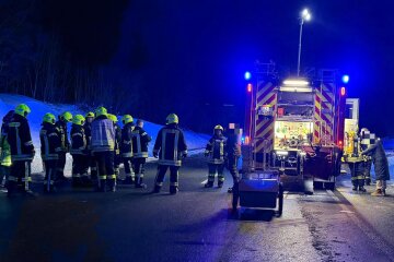 Schwerer Unfall auf Autobahnzubringer bei Zwönitz - Auf dem Autobahnzubringer zwischen Zwönitz und Stollberg hat sich am Samstagnachmittag ein schwerer Verkehrsunfall ereignet.