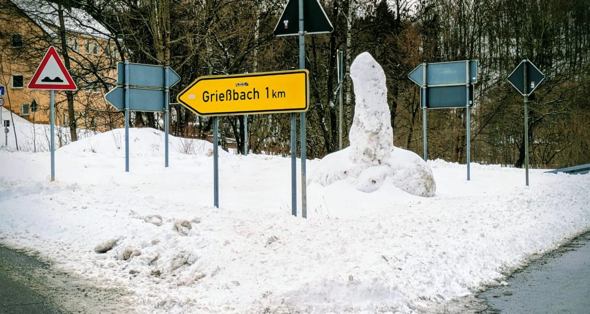 Großes „Kunstwerk“ aus Schnee zieht im Erzgebirge die Blicke auf sich