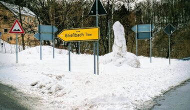 Großes „Kunstwerk“ aus Schnee zieht im Erzgebirge die Blicke auf sich