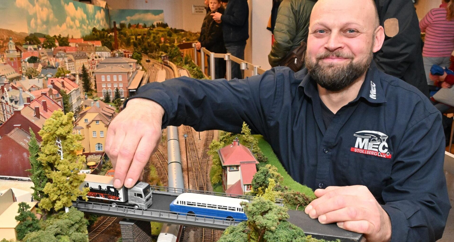 „Eine Dampflok, die richtig dampft, kostet weit über 500 Euro“