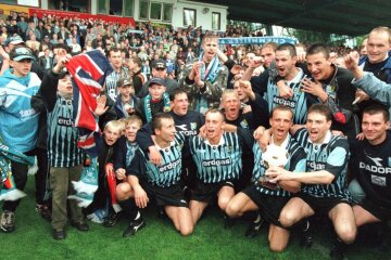 Ein Rückblick & Alles Gute CFC - III. Teil: Der CFC springt zwischen Liga-Welten! (2000-2025) - „2. Liga - Chemnitz ist dabei“ hieß es 1999 nach dem 2:0-Heimsieg im Relegationsrückspiel gegen den VfL Osnabrück.