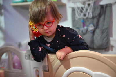 Die vierjährige Charlotte aus Chemnitz wird mit ihrem Papa bald in eine neue Wohnung umziehen können.