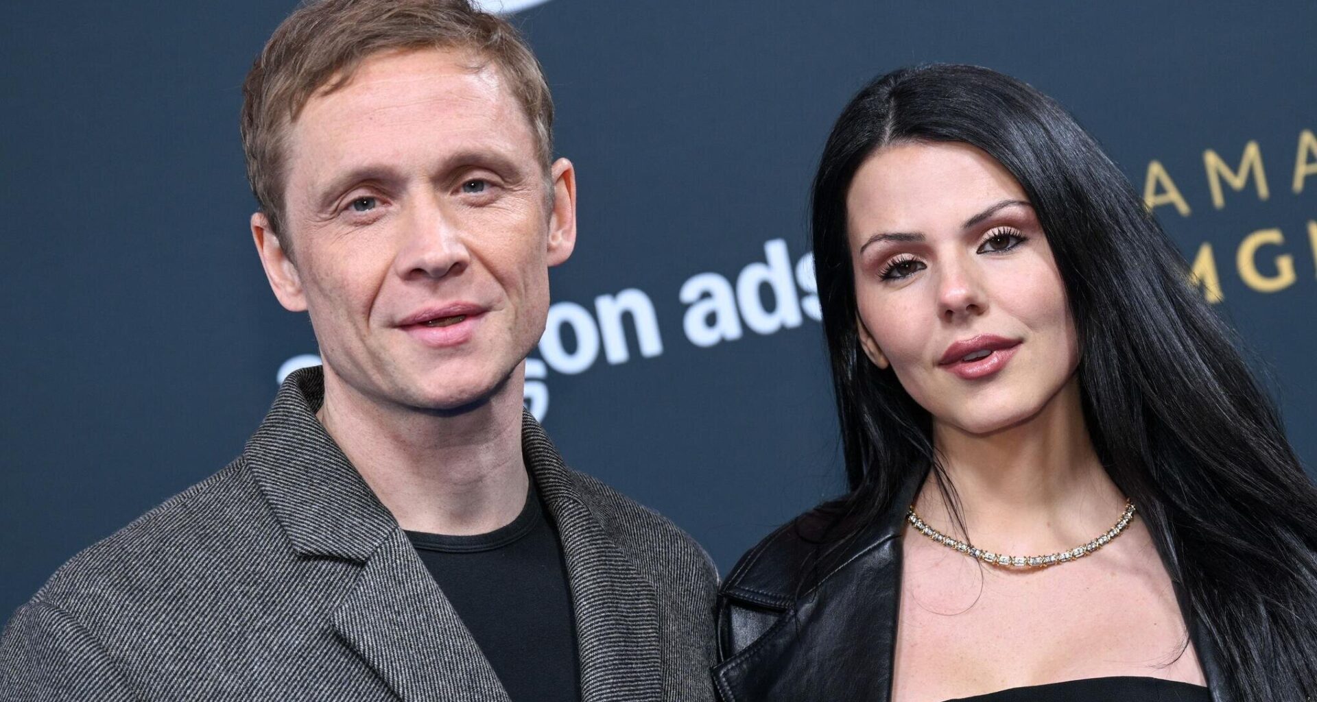 „Wir haben es getan!“ Matthias Schweighöfer gibt seiner langjährigen Freundin das Jawort