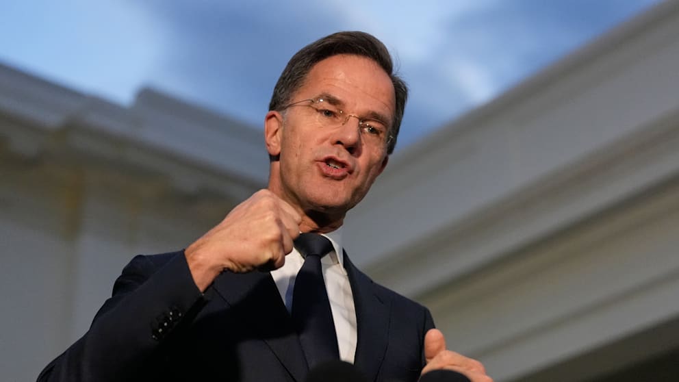 Schleimt schon wieder bei Trump! Und dem gefällt es so sehr, dass er die SMS in die Welt bläst