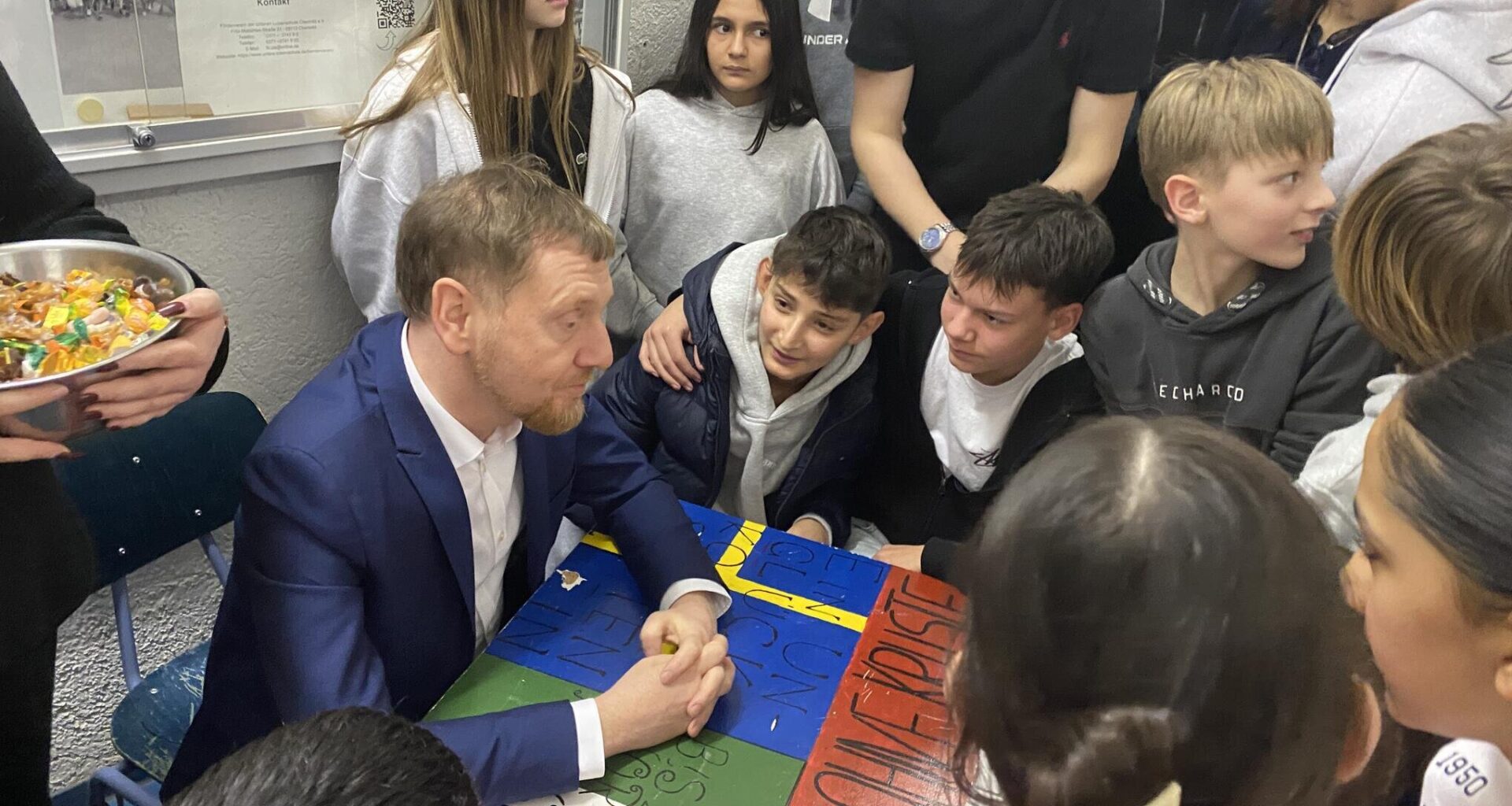 „Wie viel haben Sie auf dem Konto?“ Was Schüler einer Chemnitzer Brennpunktschule von MP Kretschmer wissen wollen