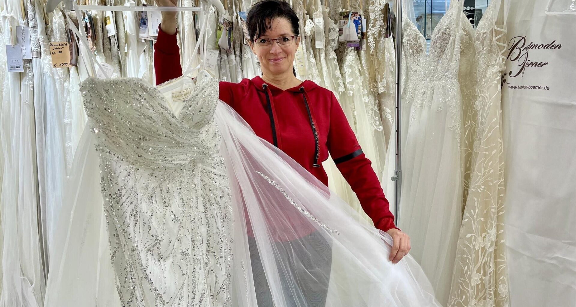 Brautausstatterin aus dem Erzgebirge zeigt Teile der neuen Kollektion zur Messe in Chemnitz