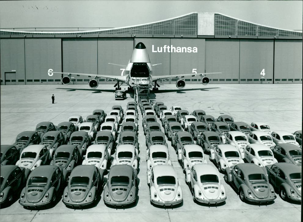 Dieses Foto von 72 VW Käfer, die in die Frachtversion der Boeing 747 passten, machte weltweit Schlagzeilen