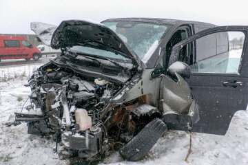 Kräftiger Schneefall sorgt für zahlreiche Unfälle im Vogtland: Crash auch auf der A72 - Dies wurde einem Mercedes-Fahrer zum Verhängnis.