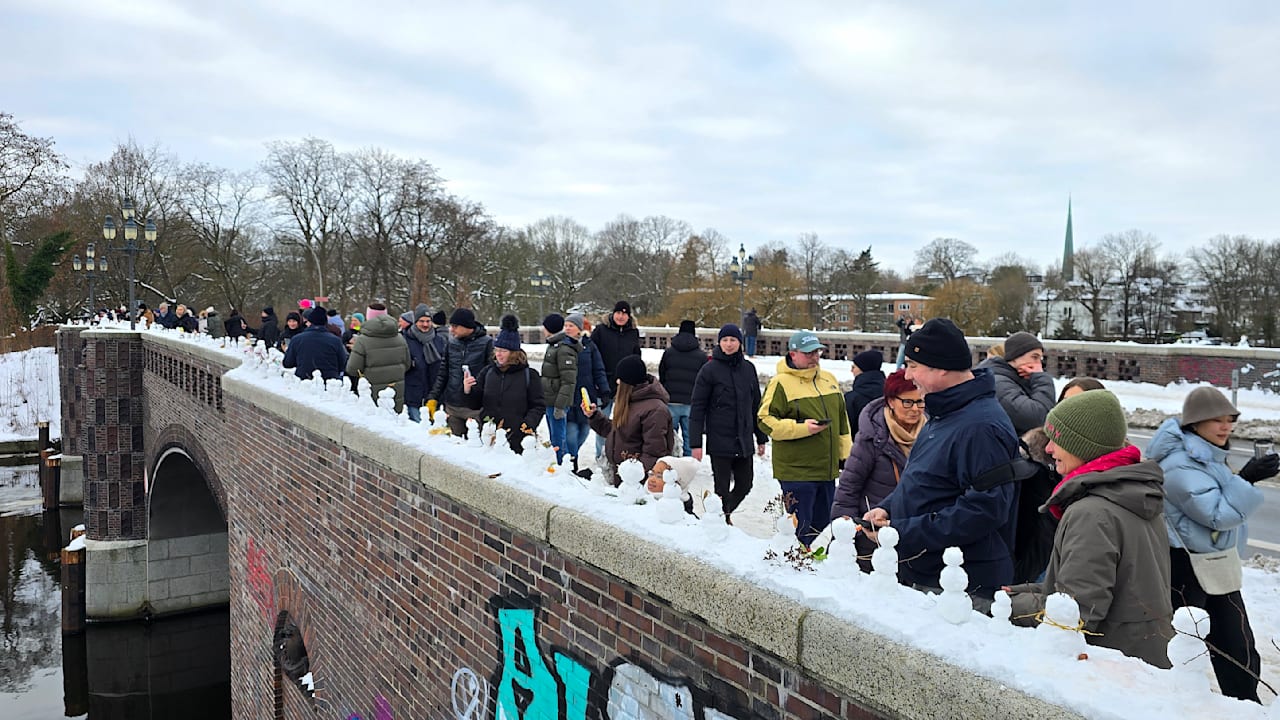 Mann wirft Schneemänner um – ganz Hamburg baut neue | Regional