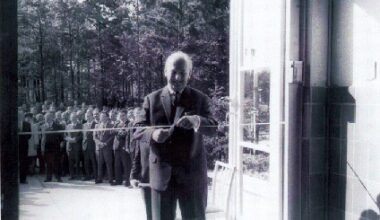 1965 hat Hartmann endlich ein richtiges Institutsgebäude am Dresdner Flughafen. Abb.: ZMD-Archiv