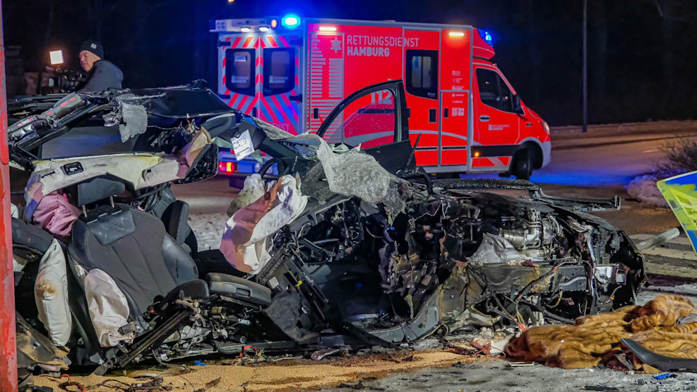 Totalschaden! Und die Fahrerin schwer verletzt?