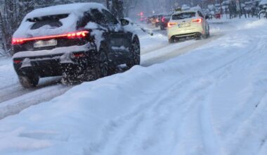 Der Wetterdienst warnt vor Neuschnee und Glätte am Freitag, durch den starken Wind kommt es zudem zu Verwehungen. Einigen Schulleitern ist es deshalb zu heikel, am Freitag auf die Präsenzpflicht zu bestehen.