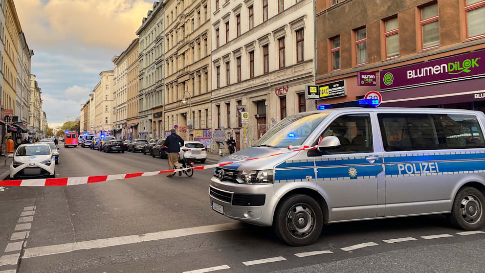 Polizei im Oktober 2025 in Berlin-Kreuzberg. Hier wurden durch Schüsse zwei Männer verletzt