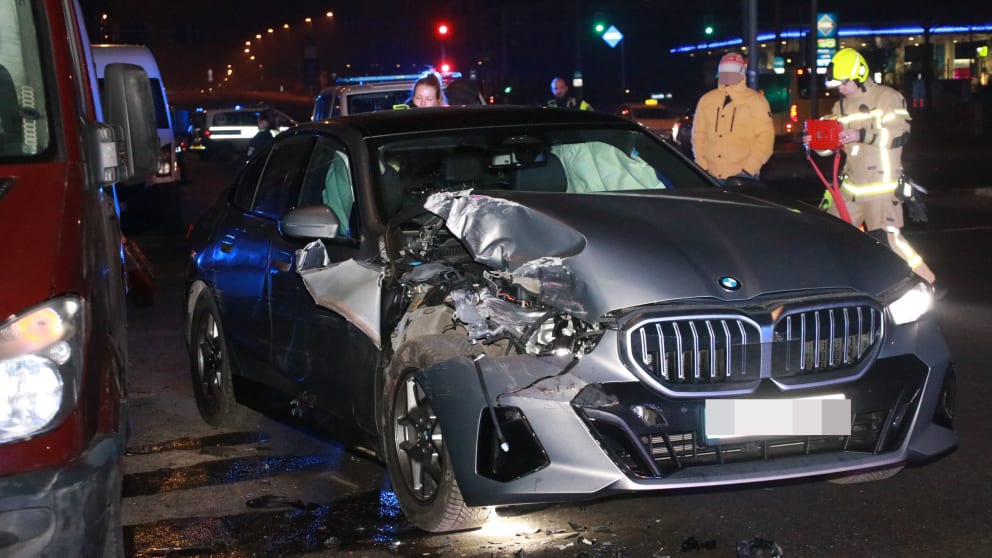 Die Insassen des BMW 520 flüchteten nach dem Unfall