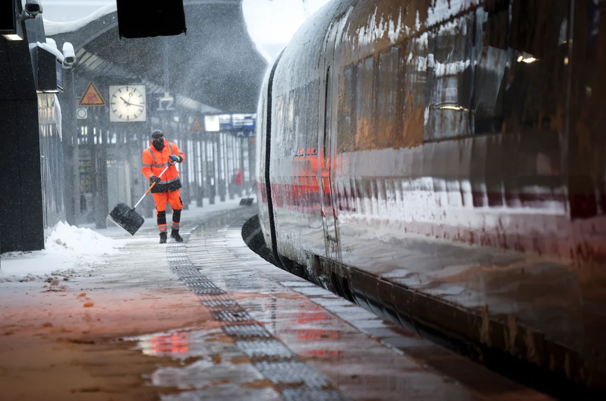 Wetter - Sturmtief „Elli“ wirbelt in Hamburg einiges durcheinander - Panorama