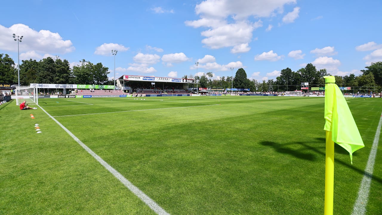 Auch Lok Leipzig muss zittern: Spielabsage im Fußball-Osten | Sport