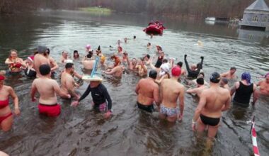 Neujahrsschwimmen am Itzenplitzer Weiher - SR.de