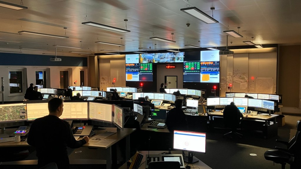 Die Regionalleitstelle in Braunschweig war zu Silvester wieder stark besetzt - und viel gefordert.