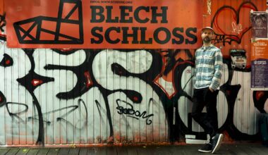 Sicklebird vor dem Blechsschloss - Foto: Johannes Haupt